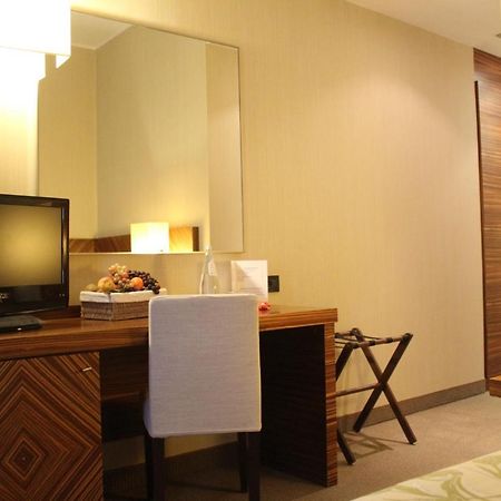 Mh Hotel Piacenza Fiera Экстерьер фото