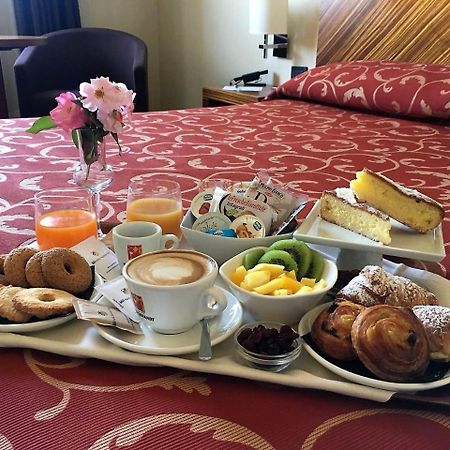Mh Hotel Piacenza Fiera Экстерьер фото