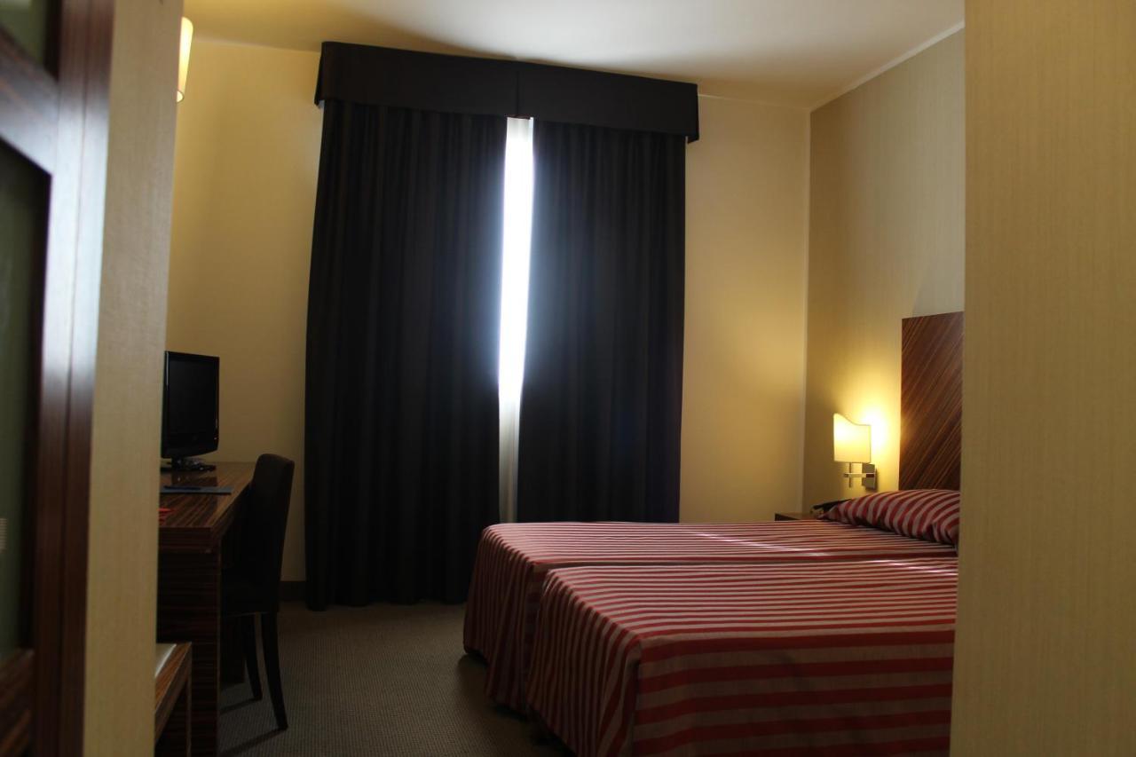 Mh Hotel Piacenza Fiera Экстерьер фото