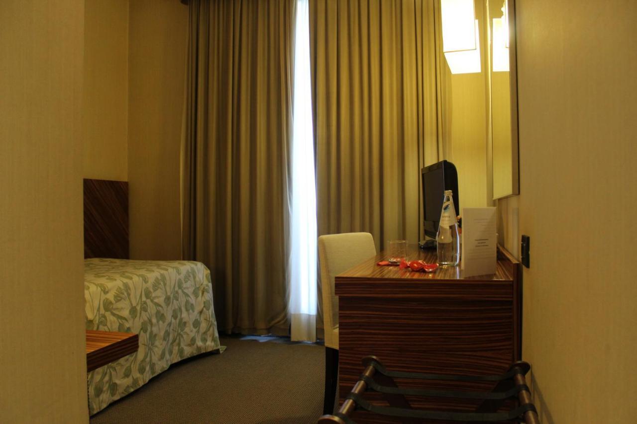 Mh Hotel Piacenza Fiera Экстерьер фото