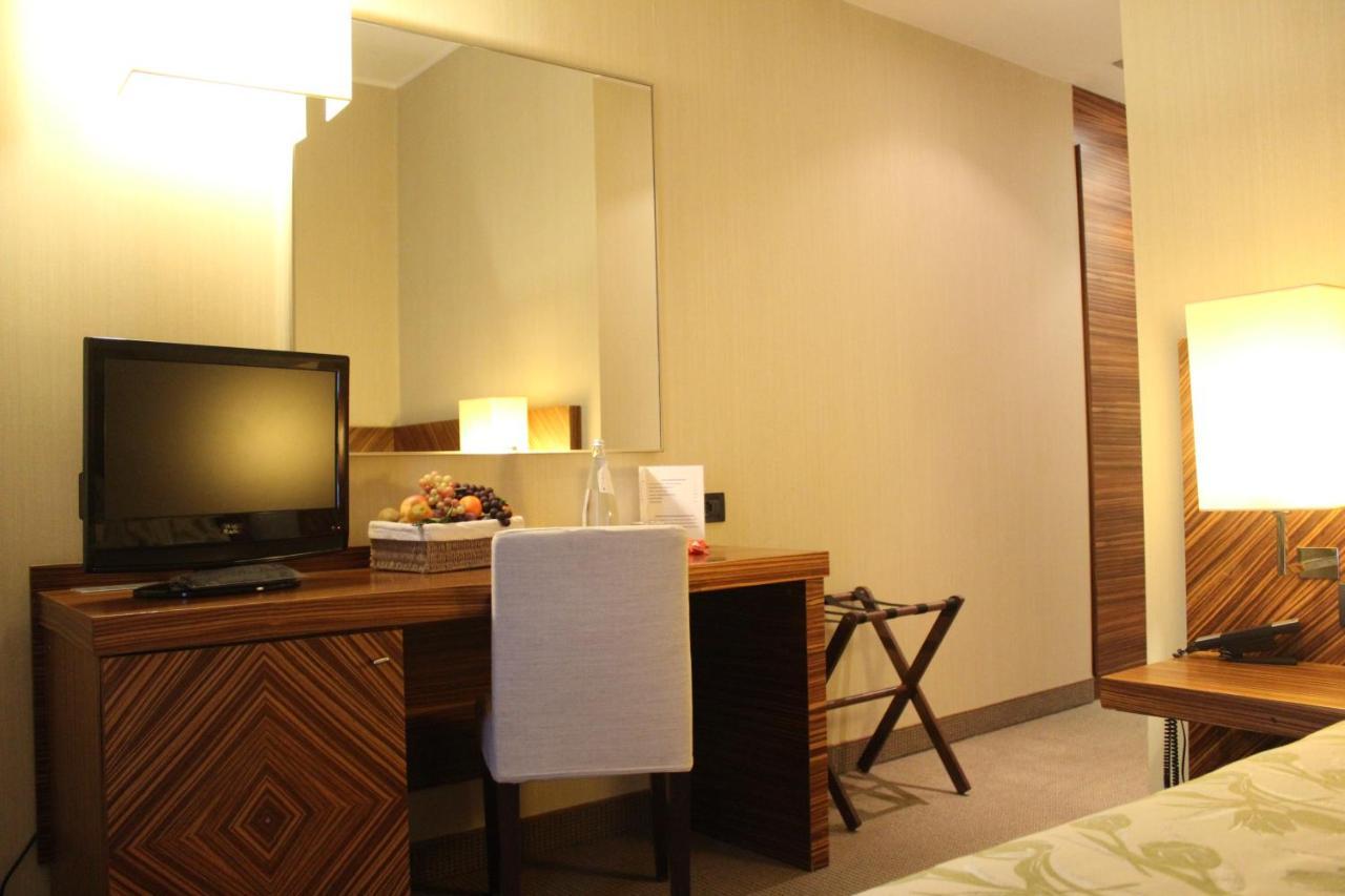 Mh Hotel Piacenza Fiera Экстерьер фото