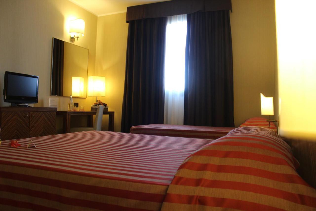 Mh Hotel Piacenza Fiera Экстерьер фото