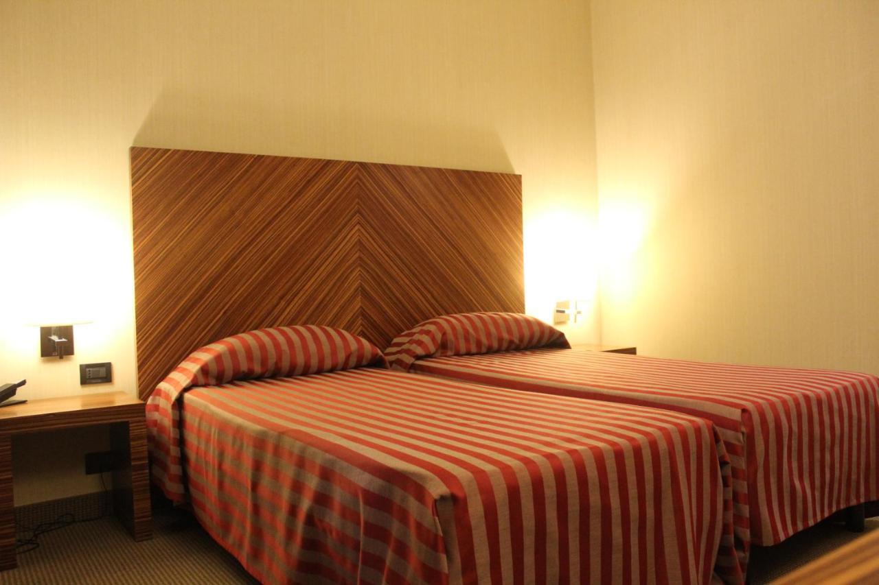 Mh Hotel Piacenza Fiera Экстерьер фото