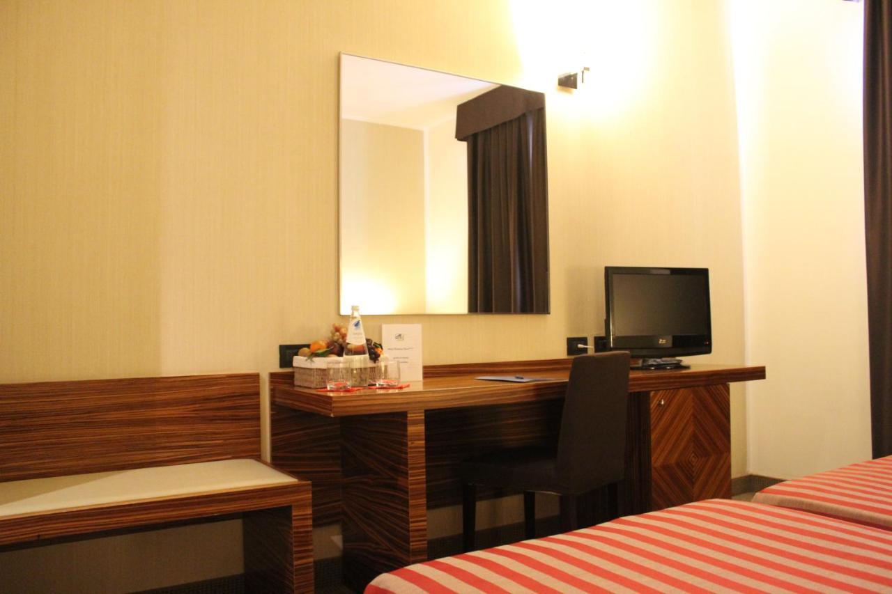 Mh Hotel Piacenza Fiera Экстерьер фото