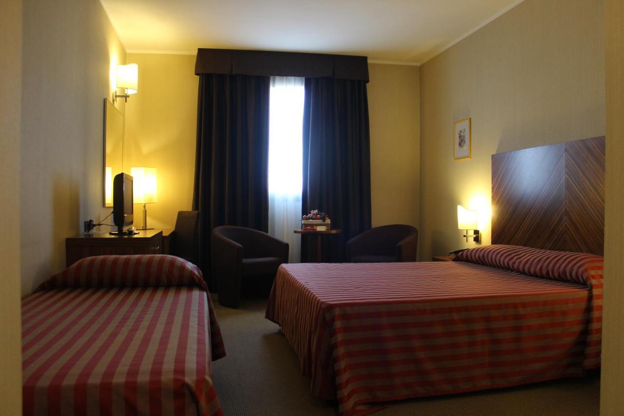 Mh Hotel Piacenza Fiera Экстерьер фото