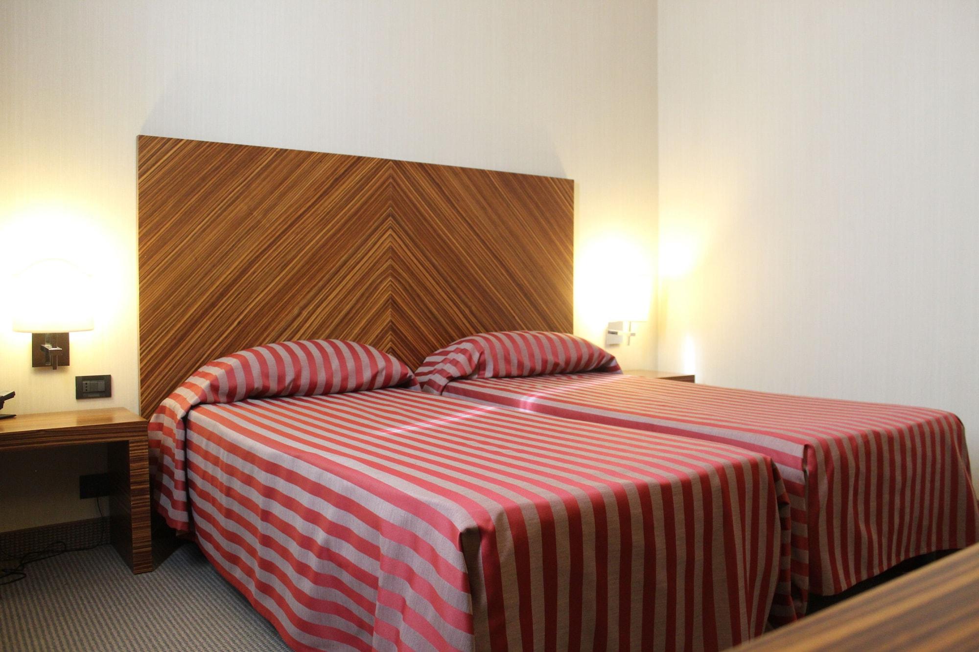 Mh Hotel Piacenza Fiera Экстерьер фото