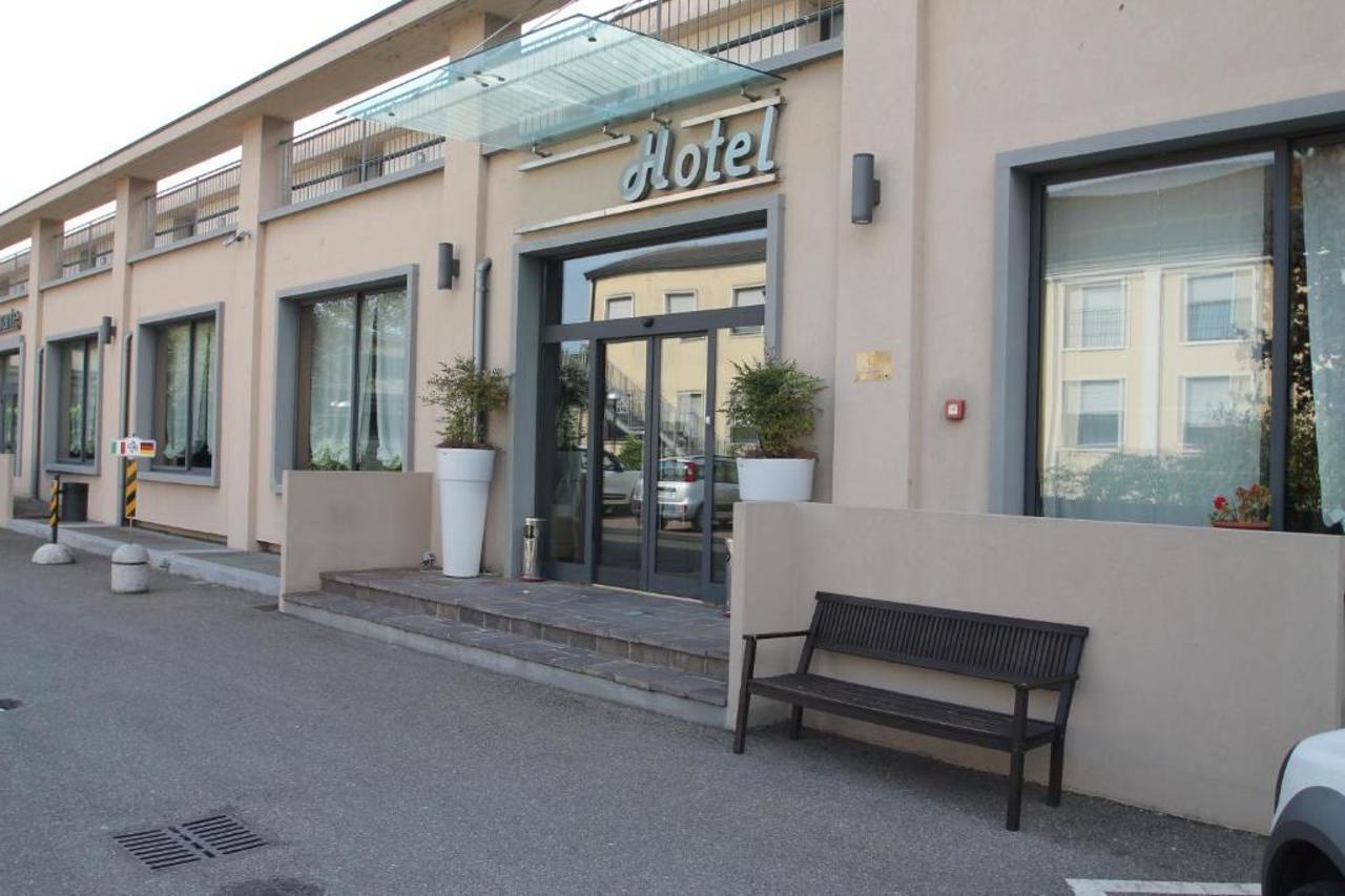 Mh Hotel Piacenza Fiera Экстерьер фото