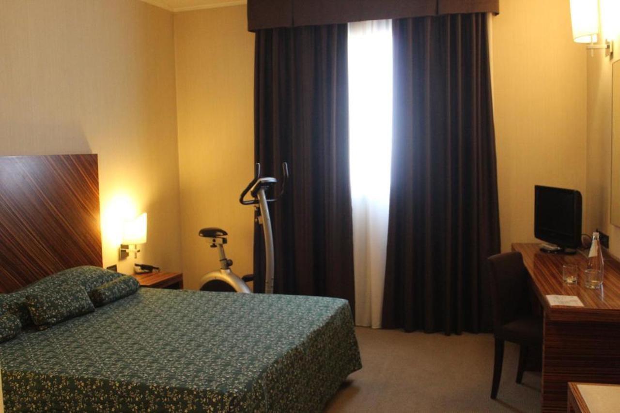 Mh Hotel Piacenza Fiera Экстерьер фото