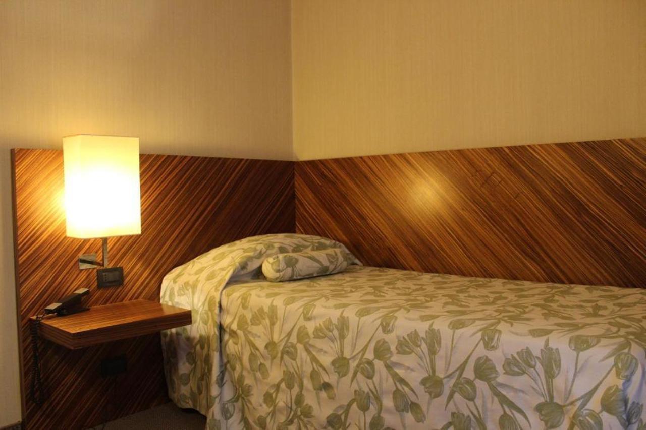 Mh Hotel Piacenza Fiera Экстерьер фото
