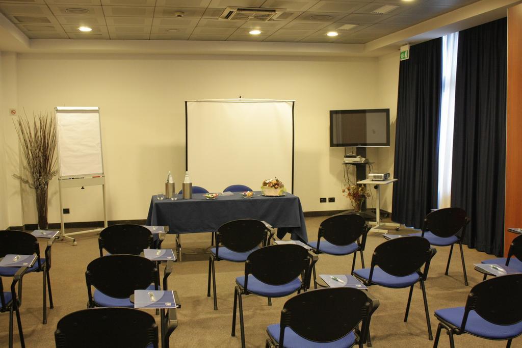 Mh Hotel Piacenza Fiera Экстерьер фото