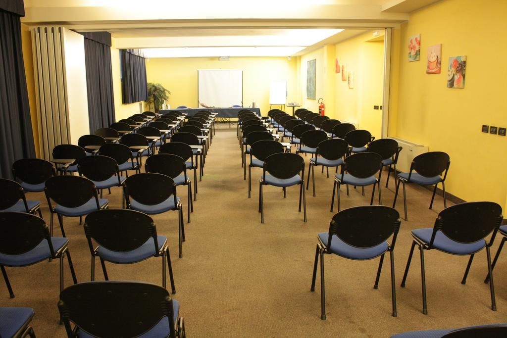 Mh Hotel Piacenza Fiera Экстерьер фото