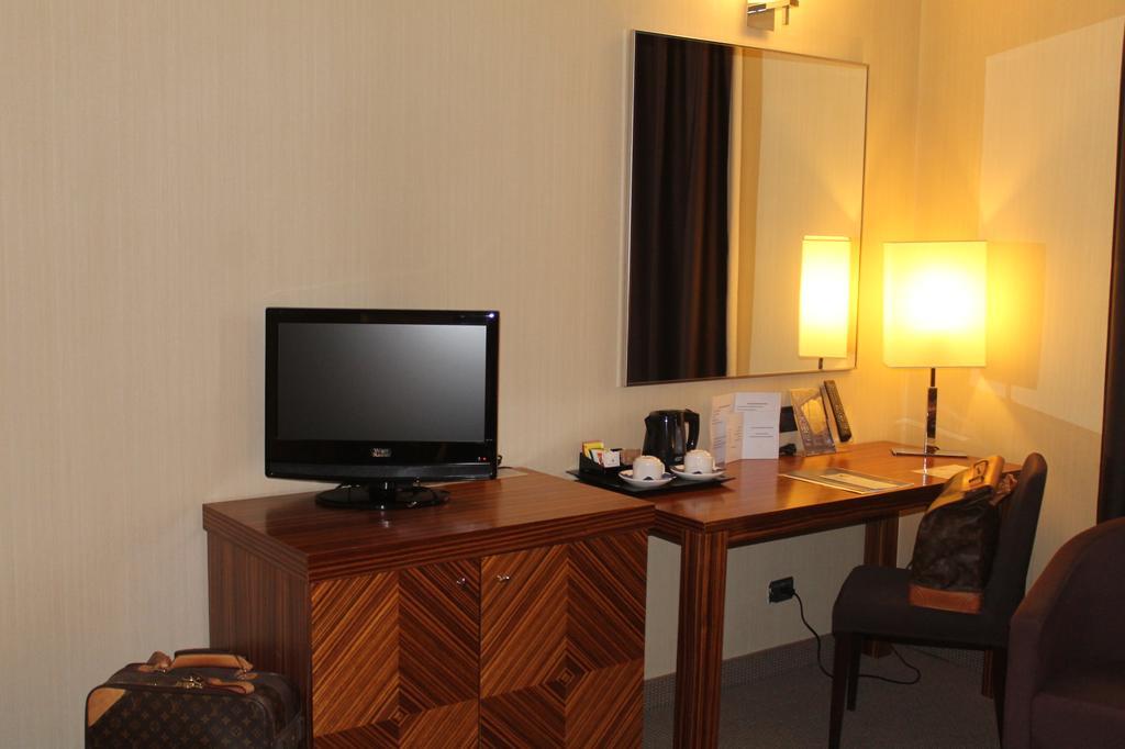 Mh Hotel Piacenza Fiera Экстерьер фото