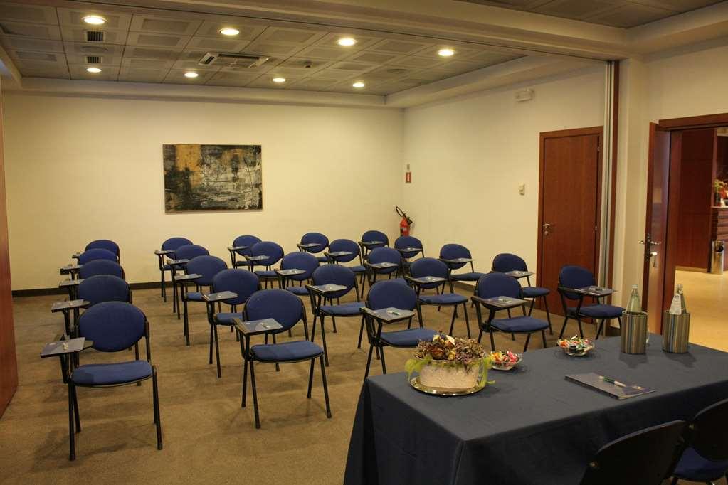 Mh Hotel Piacenza Fiera Удобства фото